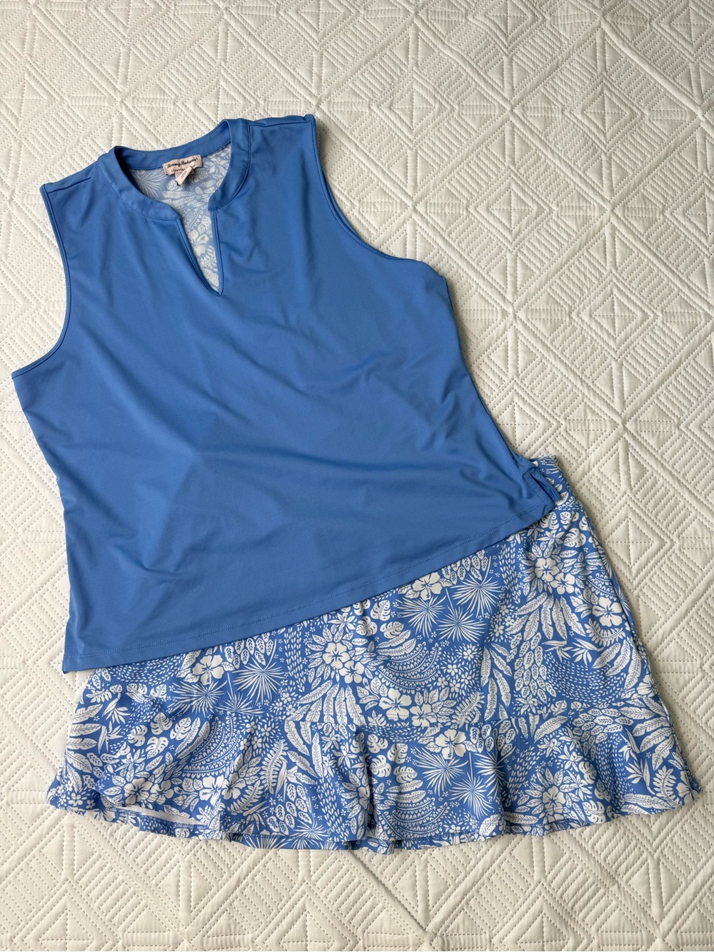 Tommy Bahama Everyday Active 2-Piece Set V-Neck Top And Skort Size XL